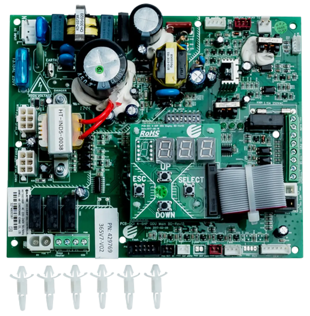 Platine von Wolf mit verschiedenen elektronischen Komponenten, Tasten und einer Anzeige, die für eine Steuerungseinheit genutzt wird. Anschlussmöglichkeiten für externe Verbindungen vorhanden.